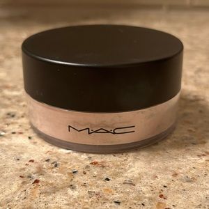 Mac iridescent loose powder